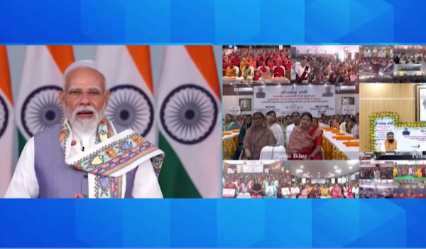 প্রধানমন্ত্রী নরেন্দ্র মোদি বলেছেন , কেন্দ্রে তার সরকার মহিলাদের জন্য যে বিভিন্ন প্রকল্প ও কর্মসূচির সূচনা করেছে তাতে সমাজের সর্বস্তরের মানুষ উপকৃত হয়েছেন
