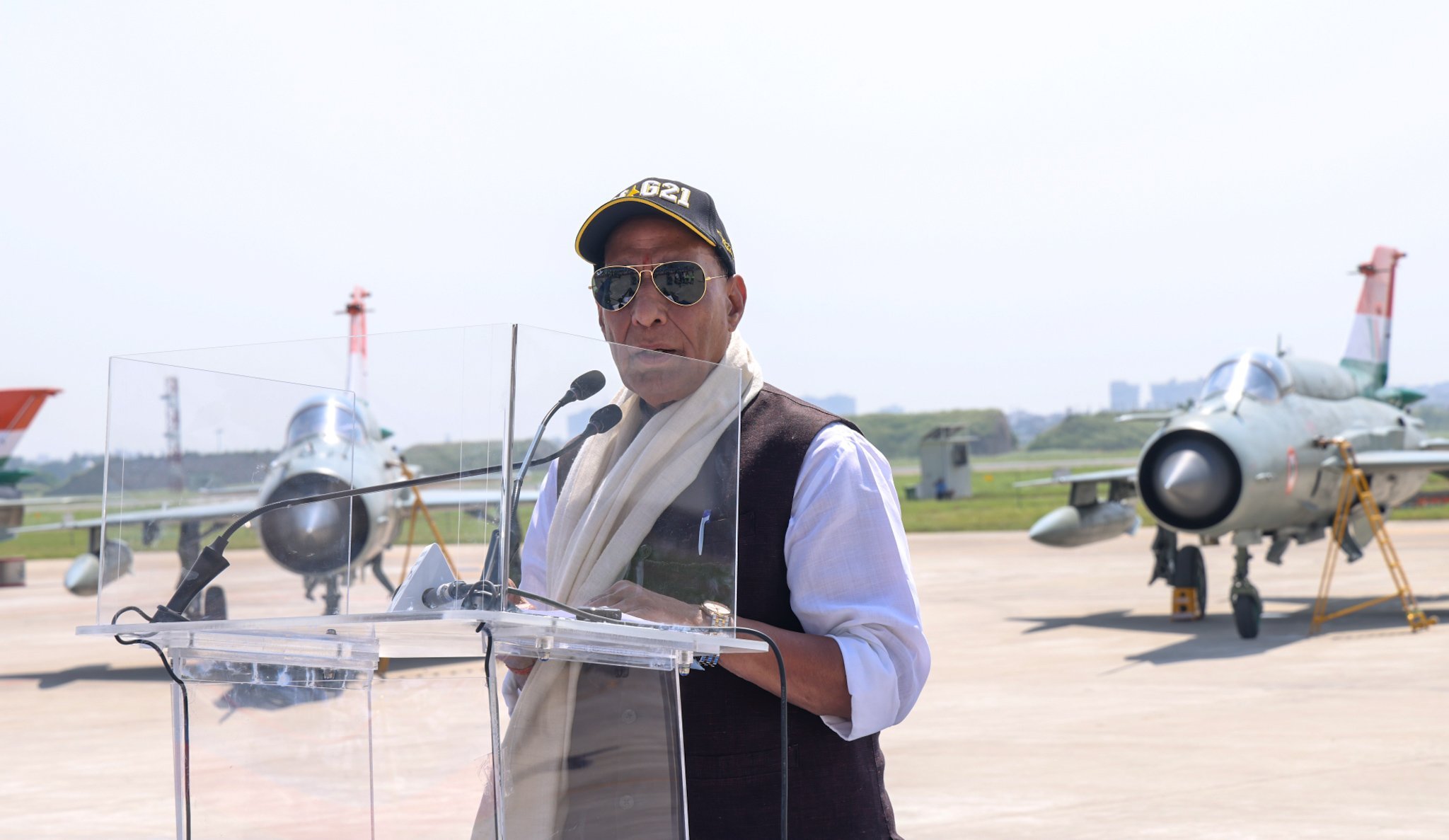 ভারতীয় বিমান বাহিনী আজ চণ্ডীগড়ে ছয় দশক ধরে জাতির সেবায় নিয়োজিত  মিগ-২১ বিমানকে বিদায় জানিয়েছে