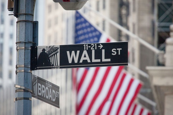 Wall Street Closes Higher Amid US Government Shutdown Fears