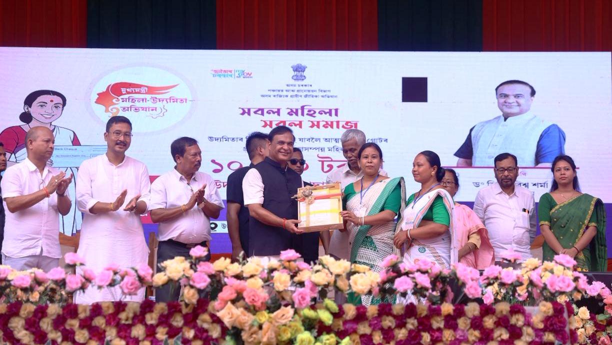বঙাইগাঁৱত মুখ্যমন্ত্রী মহিলা উদ্যমিতা অভিযানৰ অধীনত ২০,৩০৮ গৰাকীক ১০ হাজাৰ টকাকৈ চেক বিতৰণ মুখ্যমন্ত্ৰীৰ