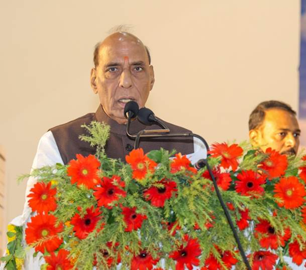 প্রতিরক্ষা মন্ত্রী রাজনাথ সিং এবং উত্তরপ্রদেশের মুখ্যমন্ত্রী যোগী আদিত্যনাথ আজ উত্তর প্রদেশের লখনউতে ব্রহ্মোস অ্যারোস্পেস ইউনিটে প্রথম দফায় নির্মিত ব্রহ্মোস ক্ষেপণাস্ত্রের প্রথম ব্যাচের উদ্বোধন করেছেন।