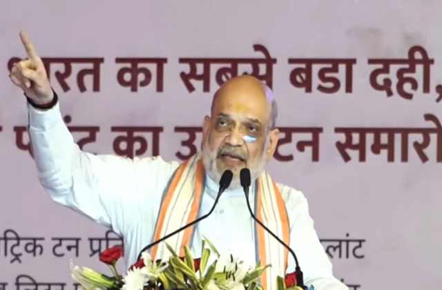 केंद्रीय गृह मंत्री अमित शाह ने किसानों से स्वदेशी उत्पादों का उपयोग करने की प्रधानमंत्री नरेंद्र मोदी की अपील का पालन करने का आग्रह किया