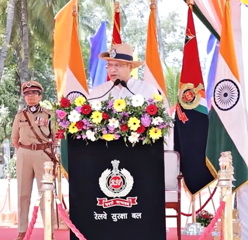 গুজৰাটত আৰ পি এফৰ ৪১ সংখ্যক প্ৰতিষ্ঠা দিৱসত ৰে’ল মন্ত্ৰী অশ্বিনী বৈষ্ণৱৰ কেইবাটাও পদক্ষেপ ঘোষণা