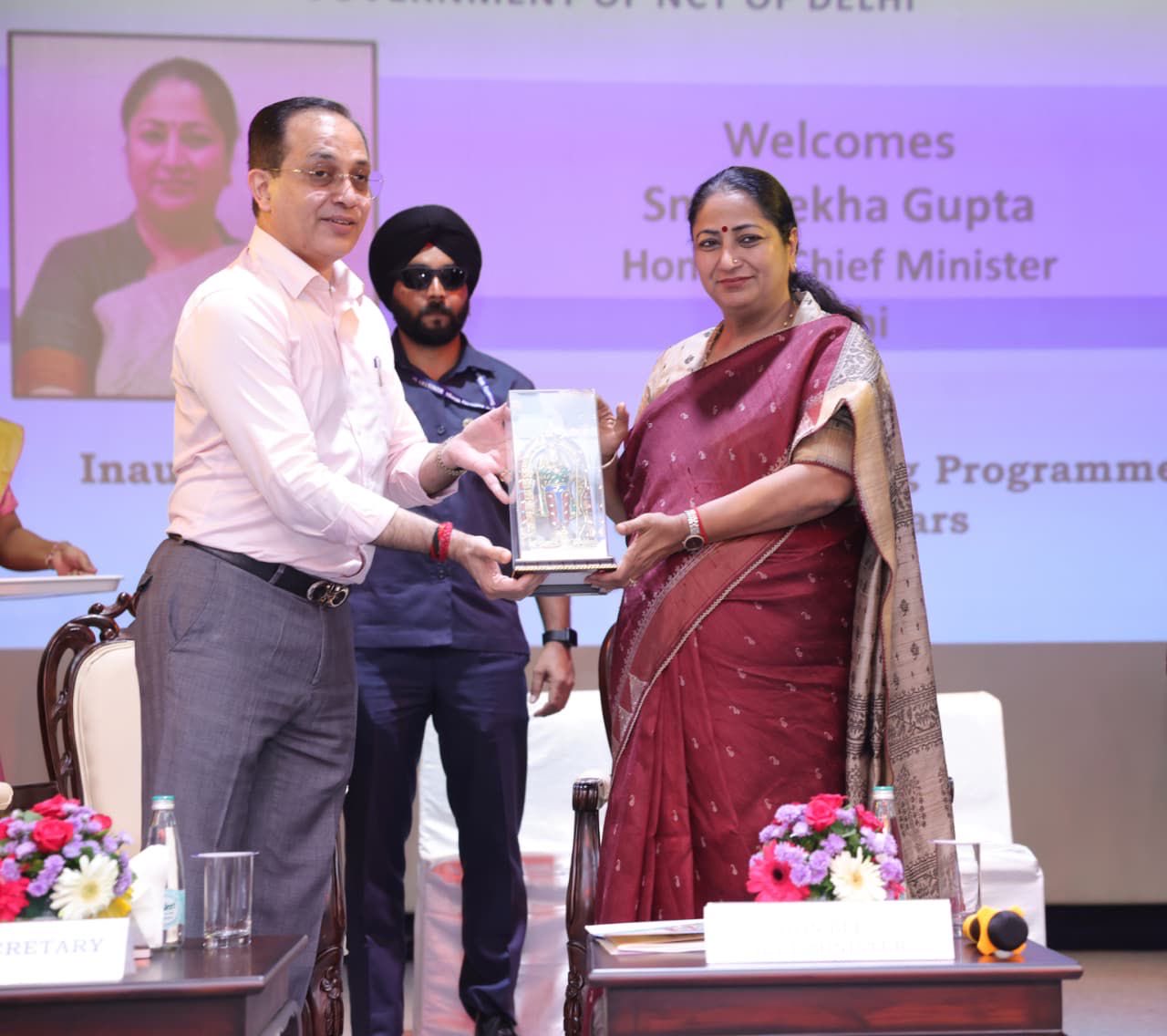 दिल्ली मुख्यमंत्री रेखा गुप्ता ने तहसीलदारों और सब-रजिस्ट्रारों के प्रशिक्षण कार्यक्रम का उद्घाटन किया