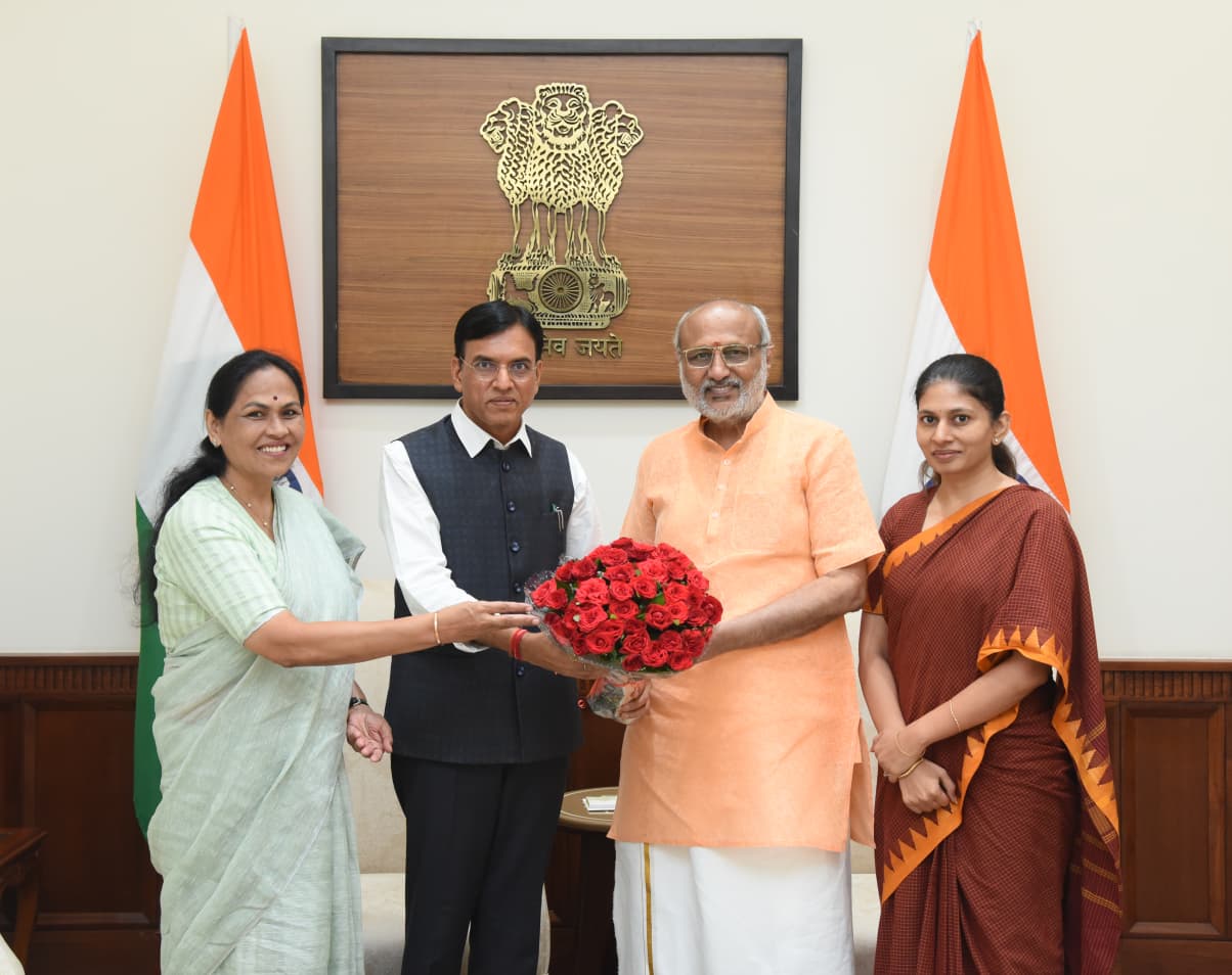 সংসদ ভৱনত উপ-ৰাষ্ট্ৰপতি চি পি ৰাধাকৃষ্ণনক সাক্ষাৎ ড০ মনসুখ মন্দাভিয়াৰ