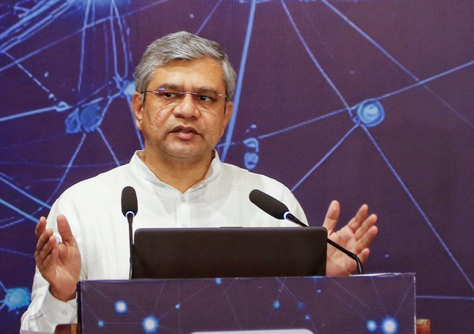 भारत देश येत्या दोन वर्षात मोबाईल फोनच्या सर्व सुट्या भागांचं देशांतर्गत उत्पादन करण्याचं उद्दिष्ट गाठेल-वैष्णव