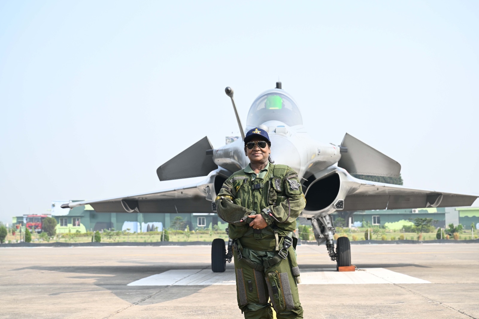 राष्ट्रपति द्रौपदी मुर्मु ने राफेल लड़ाकू विमान में भरी उड़ान