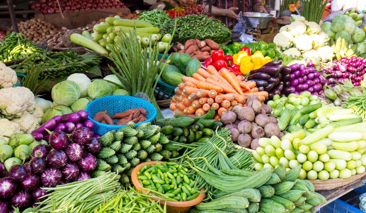 Inflation Soars in Pakistan as Border Closure with Afghanistan Halts Food Imports