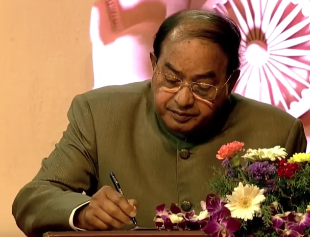 গোয়ার প্রাক্তন মুখ্যমন্ত্রী এবং বর্তমান কৃষিমন্ত্রী রবি নায়েক গতকাল রাতে হৃদরোগে আক্রান্ত হয়ে প্রয়াত হন