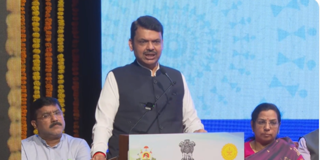 अनुकंपा तत्वावर निवड झालेल्या उमेदवारांना मुख्यमंत्र्यांच्या हस्ते नियुक्तीपत्रं प्रदान