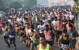 दिल्ली हाफ मॅराथॉन स्पर्धेत ४० हजार ५०० पेक्षा जास्त आंतरराष्ट्रीय आणि भारतीयस्पर्धक सहभागी