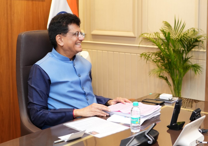 वाणिज्य एवं उद्योग मंत्री पीयूष गोयल भारत-यूरोपीय संघ मुक्त व्यापार वार्ता के लिए ब्रसेल्स पहुंचे