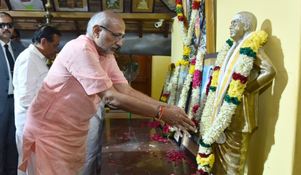 उपराष्ट्रपति सी.पी. राधाकृष्णन ने स्वतंत्रता सेनानी पसुम्पोन मुथुरामलिंगर की 118वीं जयंती पर पुष्पांजलि अर्पित की