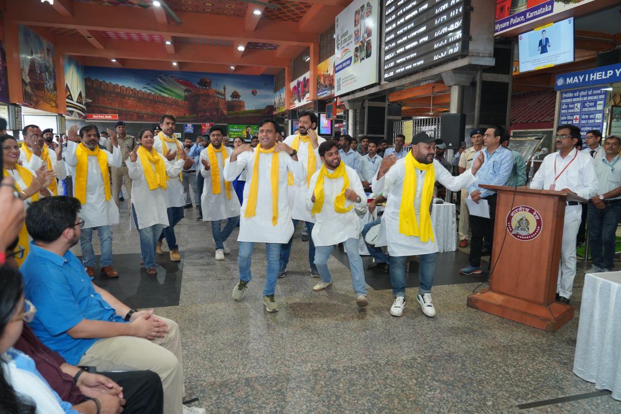 नई दिल्ली रेलवे स्टेशन पर अमृत संवाद कार्यक्रम का किया गया आयोजन