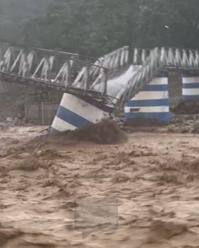 রাতভর বৃষ্টিতে দার্জিলিং-এর মিরিক ও সুখিয়ায় ২০ জনের মৃত্যু