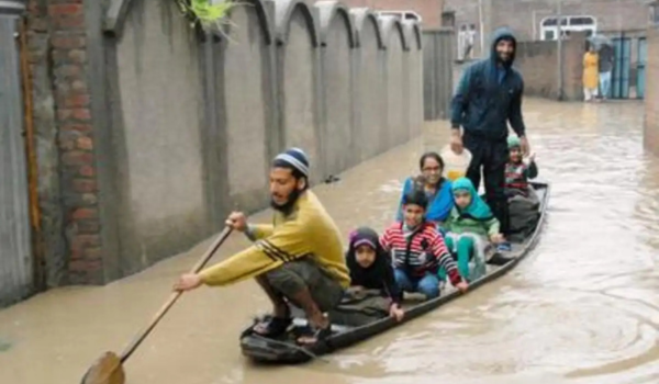 جموں وکشمیر میں حکومت نے مرکز کے زیر انتظام علاقے میں قدرتی آفات سے متعلق تیاری اور اُس سے نمٹنے کے بندوبست کو مضبوط کرنے کیلئے بلاک اور پنچایت دونوں سطحوں پر قدرتی آفت کے بندوبست سے متعلق کمیٹیاں تشکیل دینے کا حکم دیا ہے۔