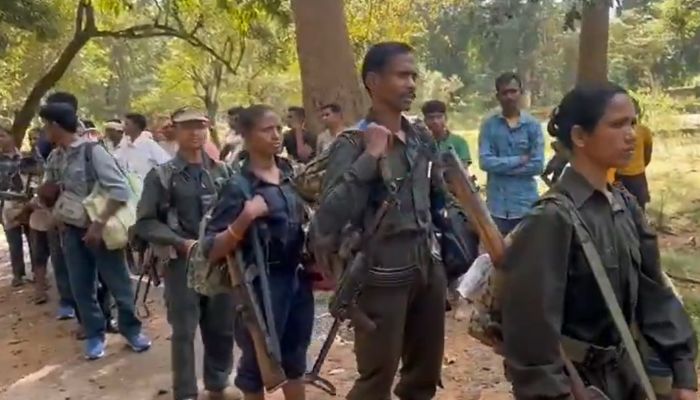 21 Maoists Including 13 Senior Cadres Surrender in Chhattisgarh’s Kanker District