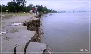 ব্ৰহ্মপুত্ৰৰ জলস্তৰ বৃদ্ধিৰ বাবে অফলামুখ-নিমাতীঘাটৰ মাজৰ ফেৰী সেৱা সাময়িকভাৱে বন্ধ