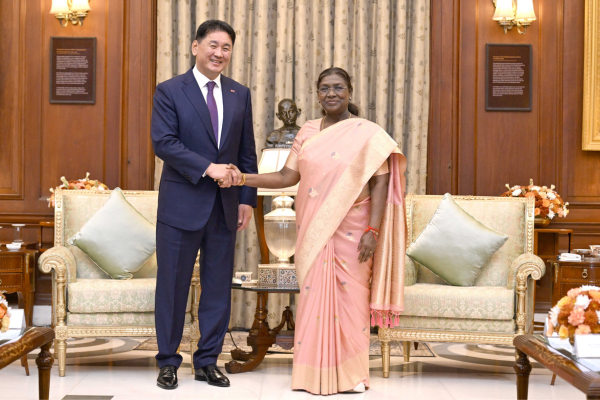 রাষ্ট্রপতি দ্রৌপদী মুর্মু বলেছেন, ভারত ও মঙ্গোলিয়ার সম্পর্কের ভিত্তি হলো, পারস্পরিক সাংস্কৃতিক ঐতিহ্য ও গণতান্ত্রিক মূল্যবোধ বিনিময়