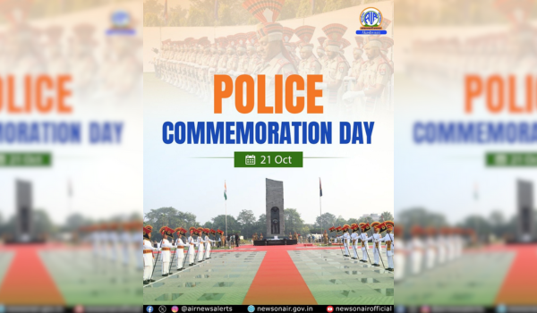 Maharashtra CM Fadnavis Pays Tribute to Police Martyrs in Mumbai