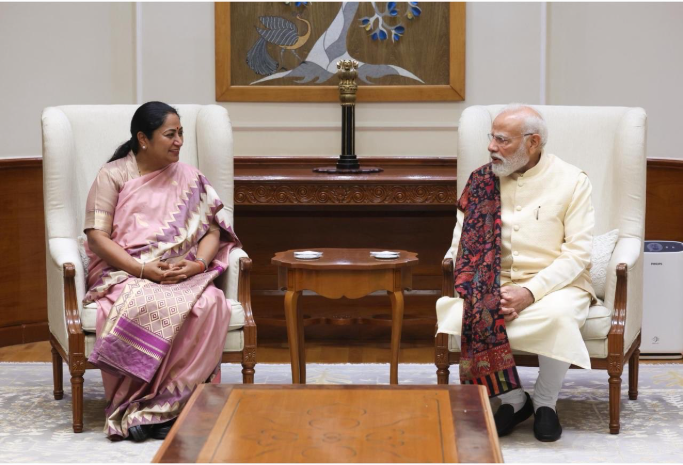 দিল্লীর মুখ্যমন্ত্রী রেখা গুপ্তা গতকাল প্রধানমন্ত্রী নরেন্দ্র মোদীর সঙ্গে সাক্ষাৎ করে দীপাবলীর শুভেচ্ছা জানিয়েছেন