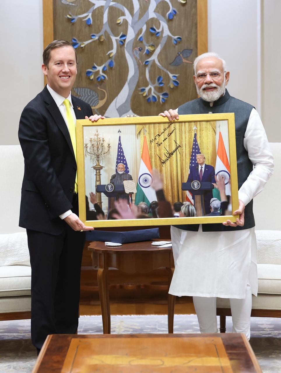 ভারতে নবনিযুক্ত মার্কিন রাষ্ট্রদূত সার্জিও গোর গতকাল নতুনদিল্লিতে প্রধানমন্ত্রী নরেন্দ্র মোদীর বাসভবনে তাঁর সঙ্গে দেখা করেছেন।