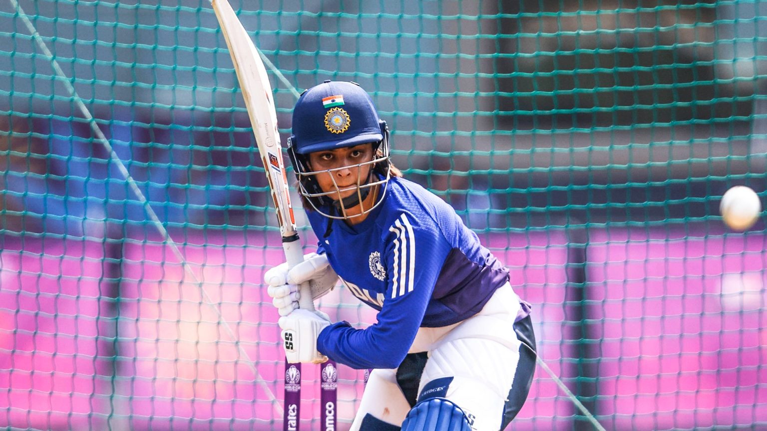 کرکٹ میں، خواتین کے ICC ورلڈ کپ میں آج نوی ممبئی میں بھارت کا مقابلہ نیوزی لینڈ سے ہوگا