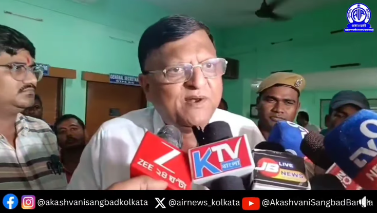ভোটার তালিকায় বিশেষ নীবিড় সংশোধনী SIR-এ কোনও বৈধ ভোটারের নাম বাদ যাবে না বলে নির্বাচন কমিশন আশ্বাস দিয়েছে।