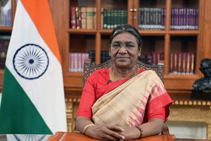 রাষ্ট্রপতি দ্রৌপদী মুর্মু উত্তরাখণ্ড প্রতিষ্ঠার রজতজয়ন্তী উপলক্ষে আজ দেরাদুনে রাজ্য বিধানসভার দুই দিনের বিশেষ অধিবেশনে ভাষণ দেবেন।