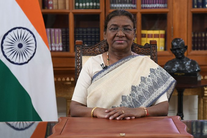 রাষ্ট্রপতি দ্রৌপদী মুর্মু আজ অ্যাঙ্গোলার লুয়ান্ডায় সেদেশের স্বাধীনতার সুবর্ণ জয়ন্তী দিবসে আজ যোগ দেবেন।