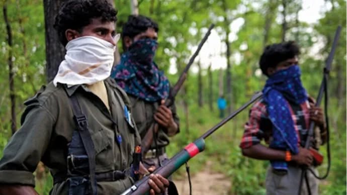 ছত্তিশগড়ের বস্তার এলাকার জগদলপুরে আজ ১০ জন মাওবাদী আত্মসমর্পণ করেছে।