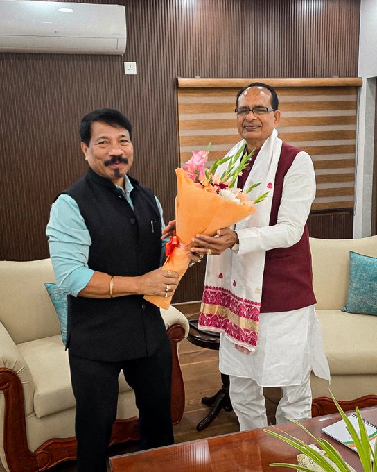 কেন্দ্রীয় মন্ত্ৰী শিৱৰাজ সিং চৌহানক সাক্ষাৎ কৃষিমন্ত্ৰী অতুল বৰাৰ