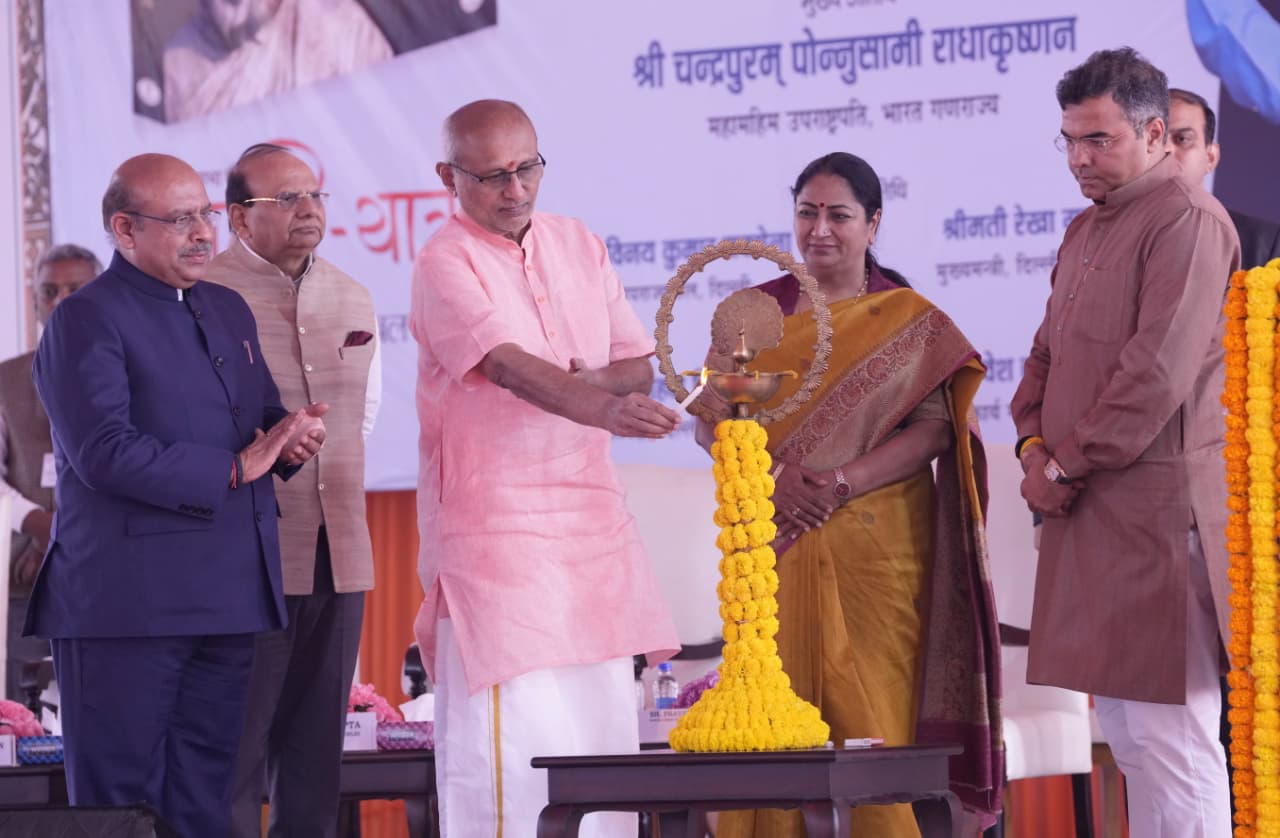 বিকশিত আৰু আত্মনিৰ্ভৰ ভাৰতৰ দিশে যি যাত্রা সেয়া সংবিধানত উল্লেখিত সমতা, ন্যায়, অধিকাৰ আৰু বন্ধুত্বৰ মূলমন্ত্ৰৰ দ্বাৰা অনুপ্রাণিত বুলি উপ-ৰাষ্ট্ৰপতি চি পি ৰাধাকৃষ্ণণৰ মন্তব্য