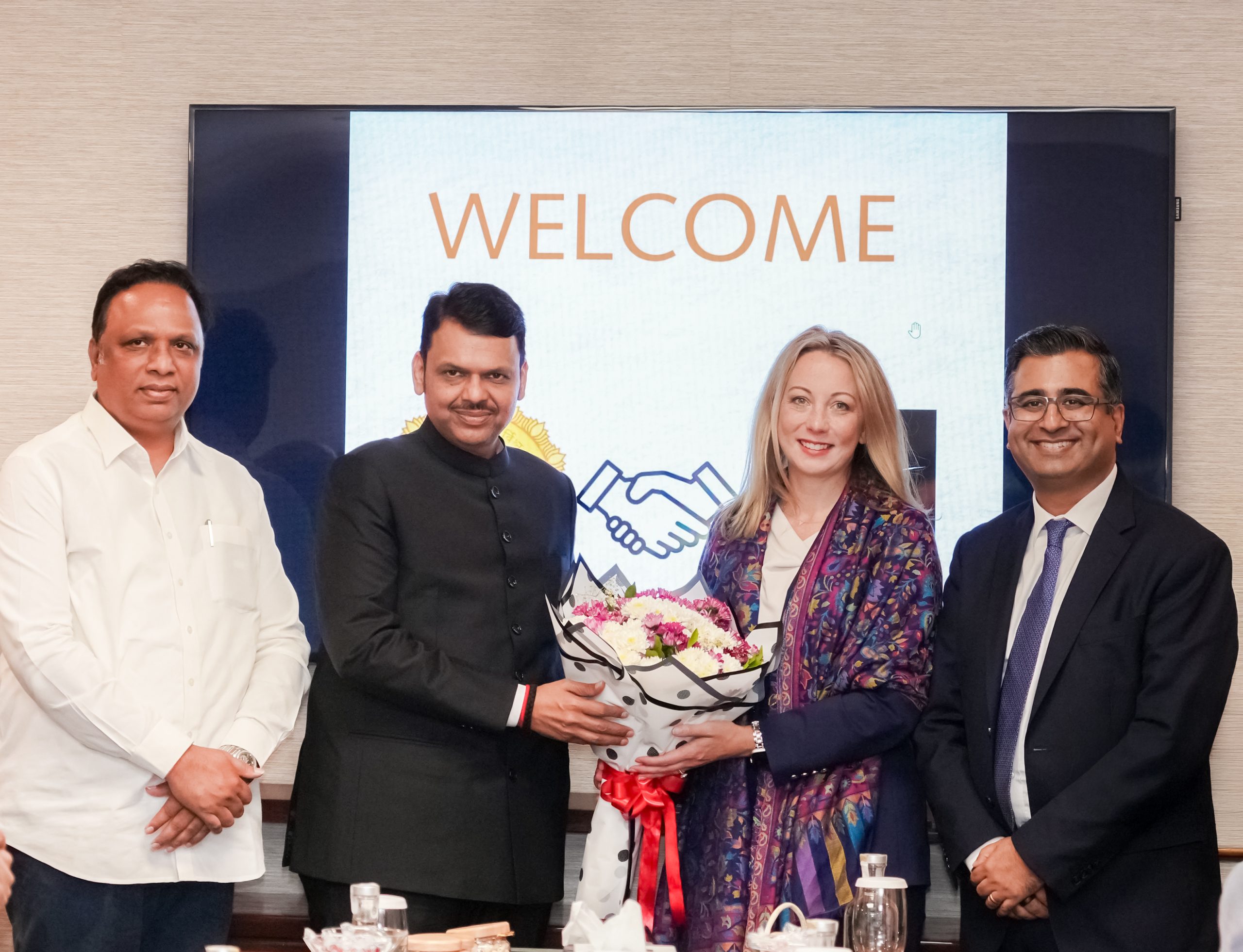 महाराष्ट्र सरकार ने स्टारलिंक सैटेलाइट कम्युनिकेशंस प्राइवेट लिमिटेड के साथ एक समझौते पर किए हस्ताक्षर