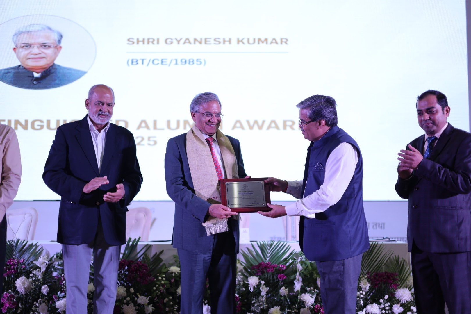 मुख्य निर्वाचन आयुक्त ज्ञानेश कुमार को  भारतीय प्रौद्योगिकी संस्थान- पूर्व छात्र पुरस्कार से सम्मानित किया गया