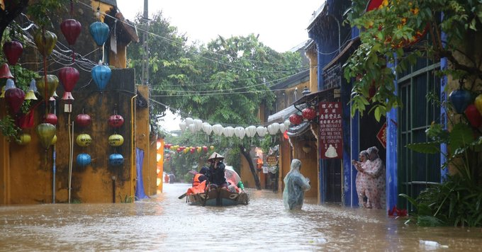 व्हिएतनाममध्ये पुरामुळे ३५ जणांचा मृत्यू, ६० जण जखमी