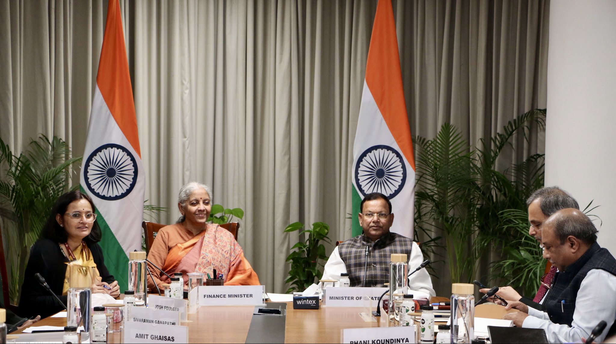 নতুন দিল্লীত ২০২৬-২৭ বিত্তীয় বৰ্ষৰ কেন্দ্রীয় বাজেট সন্দৰ্ভত বেংকিং, বিত্তীয় সেৱা আৰু বীমা খণ্ডৰ বিশেষজ্ঞসকলৰ সৈতে  কেন্দ্রীয় বিত্তমন্ত্রী নির্মলা সীতাৰমনে সপ্তম প্রাক বাজেট আলোচনা