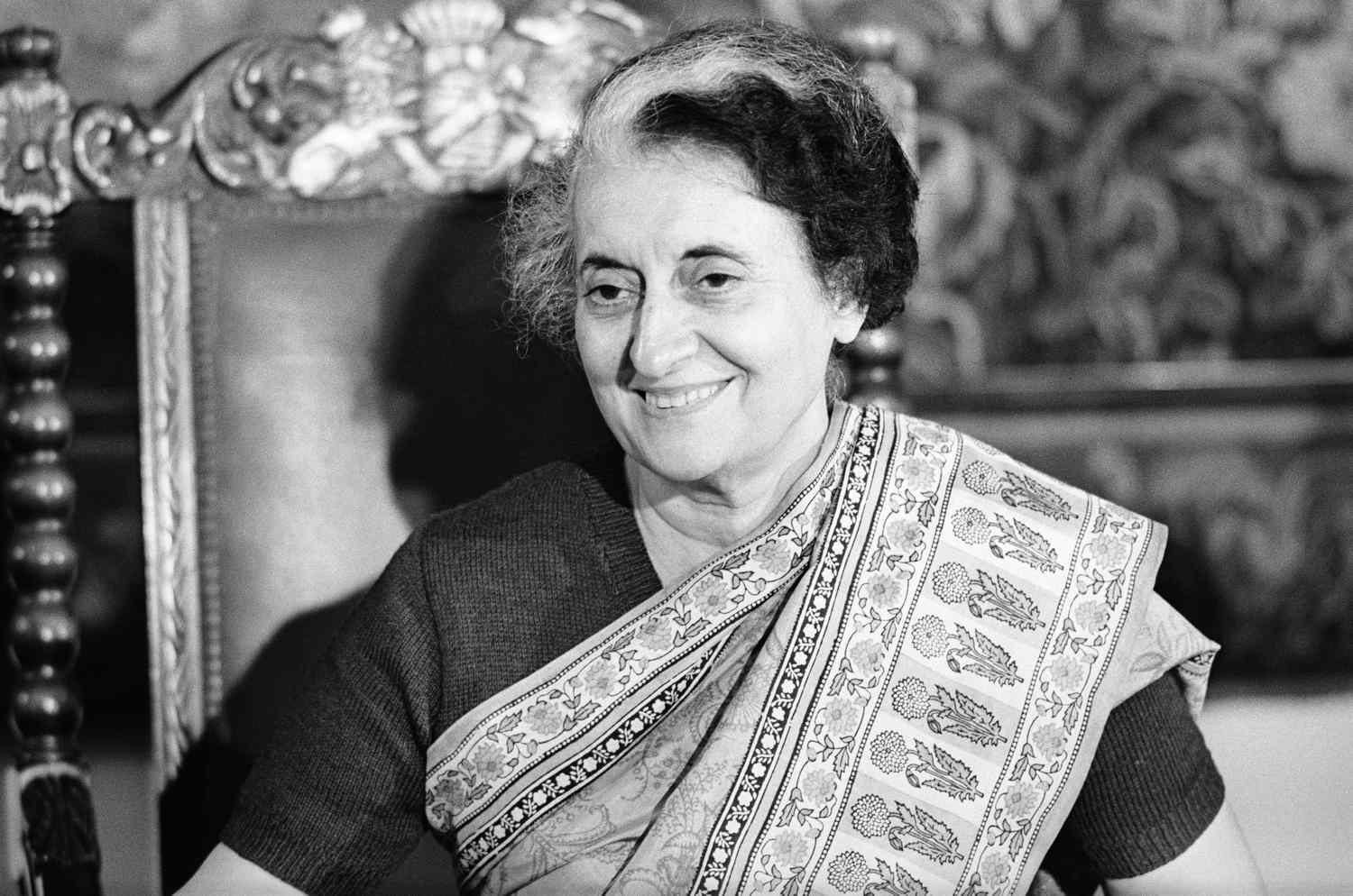 माजी प्रधानमंत्री दिवंगत इंदिरा गांधी यांच्या जयंतीनिमित्त त्यांना आज देशभरातून आदरांजली
