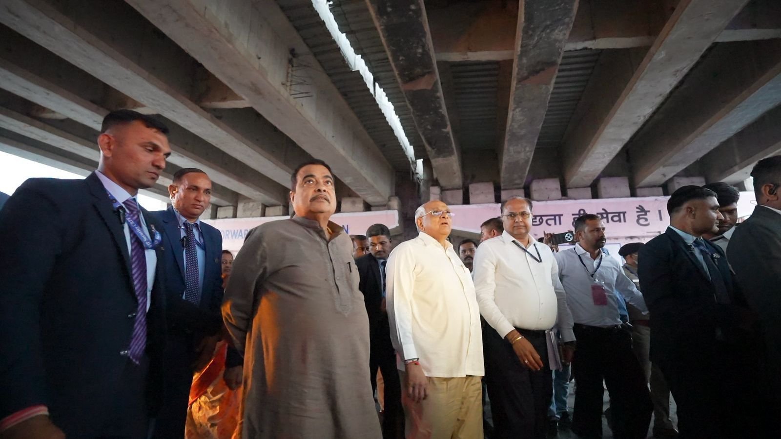 Minister Nitin Gadkari Reviews NH-48 Six-Lane Work in Gujarat