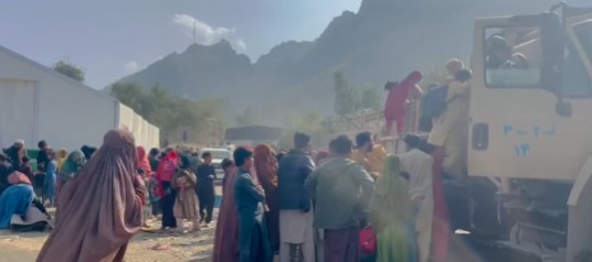 تُرخم اور چمن دونوں مقامات پر افغان پناہ گزینوں کی وطن واپسی کا عمل پھر شروع ہوگیا ہے