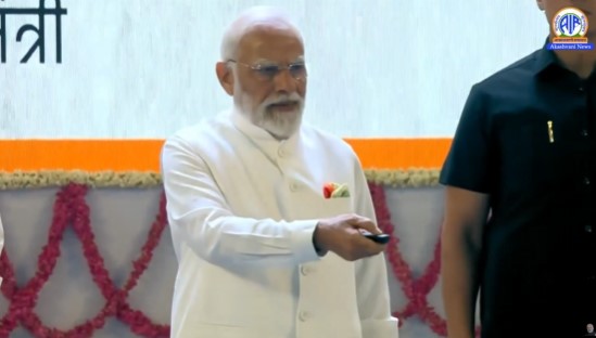 প্রধানমন্ত্রী নরেন্দ্র মোদী, আজ নতুন দিল্লিতে জাতীয় স্তোত্র “বন্দে মাতরম”-এর ১৫০ বছর পূর্তি উপলক্ষে বর্ষব্যাপী অনুষ্ঠানের সূচনা  করেছেন।