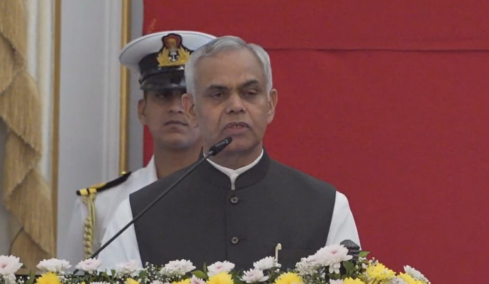 विषमुक्त अन्ननिर्मितीसाठी नैसर्गिक शेतीला पर्याय नाही – राज्यपाल आचार्य देवव्रत