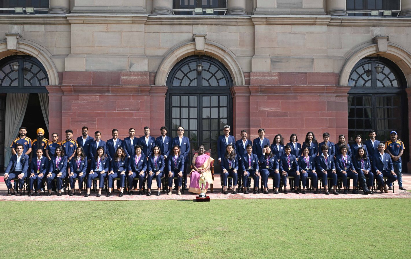 Team India Women Meet President Droupadi Murmu After Historic World Cup Win