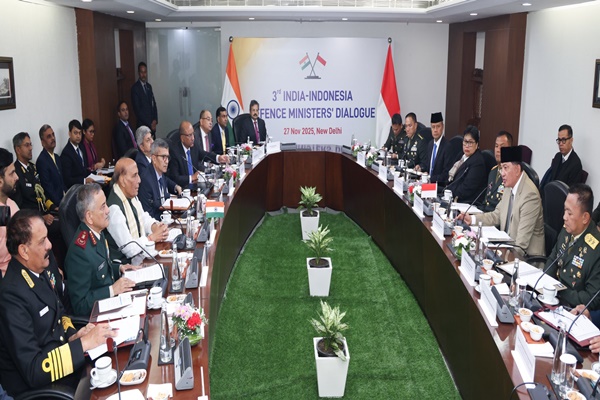 প্রতিরক্ষামন্ত্রী রাজনাথ সিং ও ইন্দোনেশিয়ার প্রতিরক্ষামন্ত্রী জাফরি সামশোদ্দিন আজ দিল্লিতে, তৃতীয় ভারত-ইন্দোনেশিয়া যৌথ প্রতিরক্ষা সংলাপে সভাপতিত্ব করেছেন