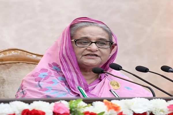 माजी प्रधानमंत्री शेख हसीना आणि त्यांच्या दोन सहकाऱ्यांविरोधात मानवी हक्काचं उल्लंघन झाल्या प्रकरणी दाखल झालेल्या दोन खटल्यांवर निर्णय जाहीर