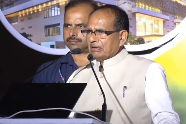 কেন্দ্রীয় কৃষিমন্ত্রী শিবরাজ সিং চৌহান জানিয়েছেন, বীজের গুনমান বাড়াতে এবং লাগামছাড়া বীজ বিক্রি বন্ধ করতে আগামী বাজেট অধিবেশনেই নতুন বীজ বিল বা সিডস বিল আনা হবে