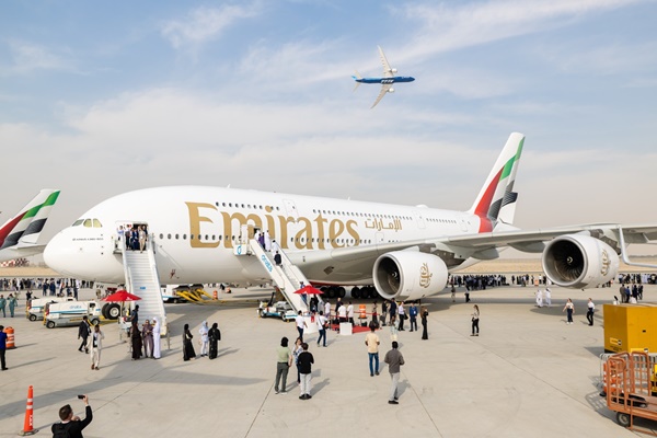 Emirates Places US$38 Billion Boeing Order at Dubai Airshow 2025