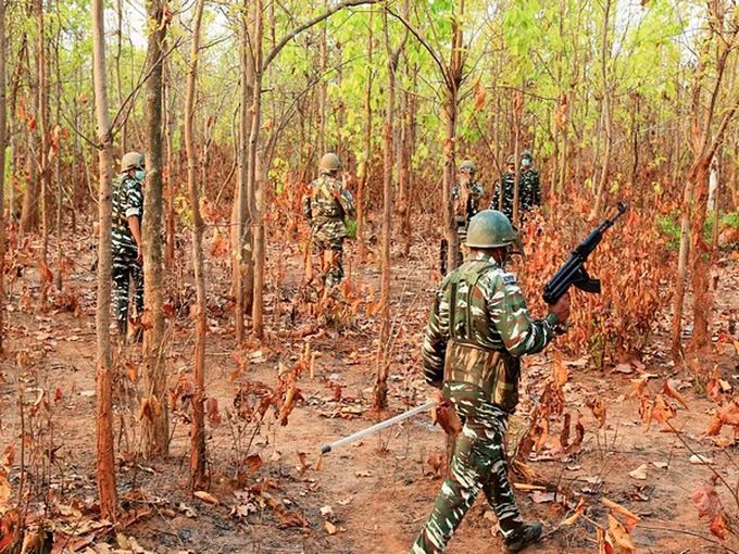 छत्तीसगडमध्ये चकमकीत २ माओवादी ठार