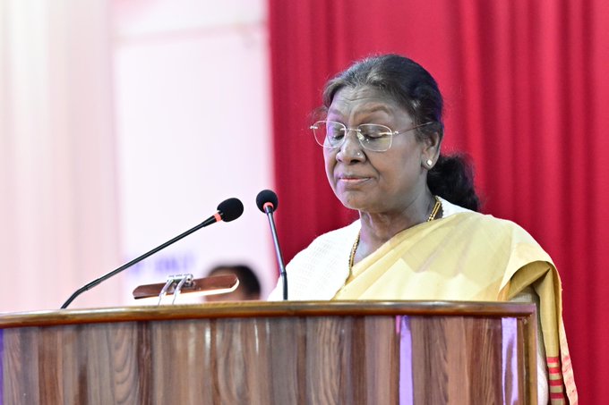 রাষ্ট্রপতি দ্রৌপদী মুর্মু আজ ইংরিজি 2026 নববর্ষের প্রাক্কালে দেশ ও বিদেশের নাগরিকদের শুভেচ্ছা জানিয়েছেন ।