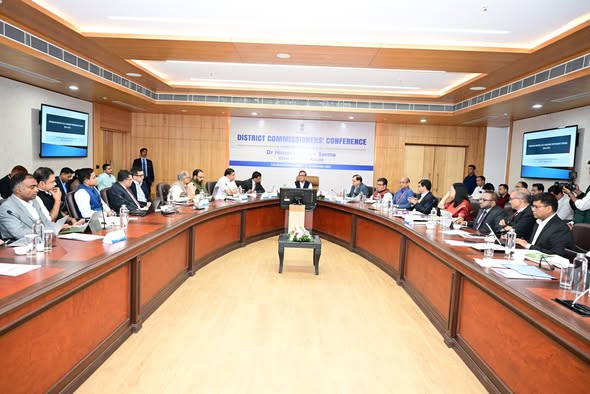 চাহ জনগোষ্ঠীৰ লোকসকলক ভূমিৰ অধিকাৰ প্ৰদান সন্দৰ্ভত জিলাসমূহৰ আয়ুক্তৰ সৈতে মুখ্যমন্ত্ৰী ড০ হিমন্ত বিশ্ব শৰ্মাৰ গুৰুত্বপূর্ণ বৈঠক